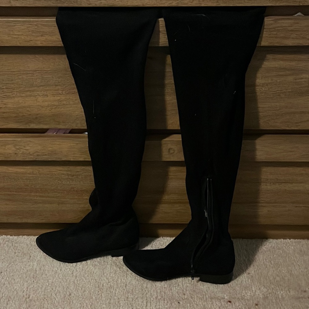 Knee high suede boots with inside zipper